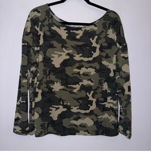 Bailey’s Blossoms women’s size large Shauna Long Sleeve Camo